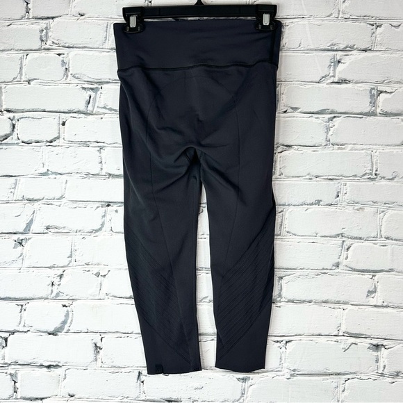 Lululemon Women’s Cropped Mid Rise Stretch Leggings Athletic Black Size 6 Gym - Picture 3 of 12